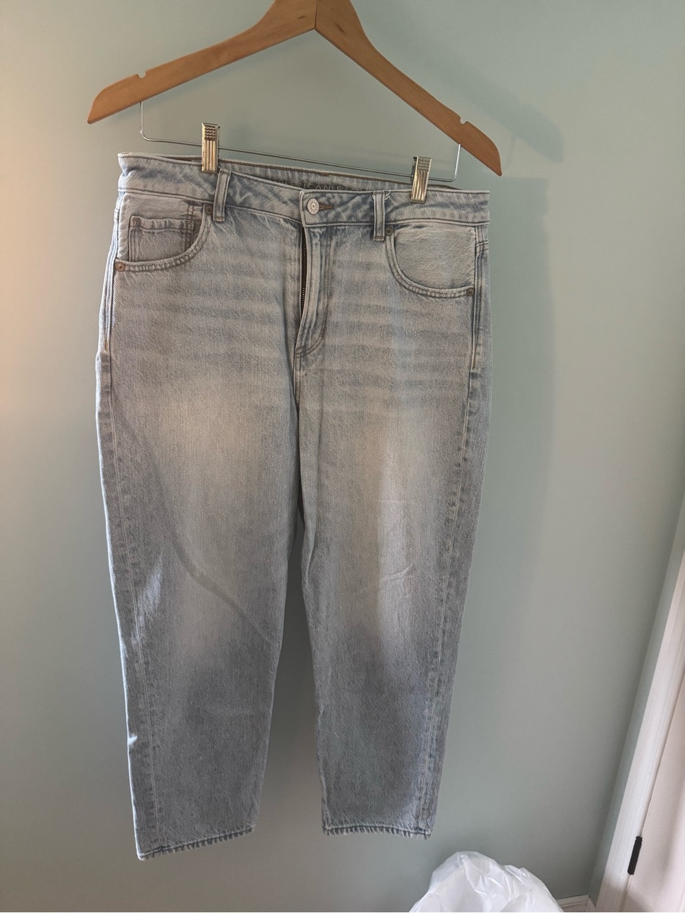 American Eagle Outfitters Mom Jeans